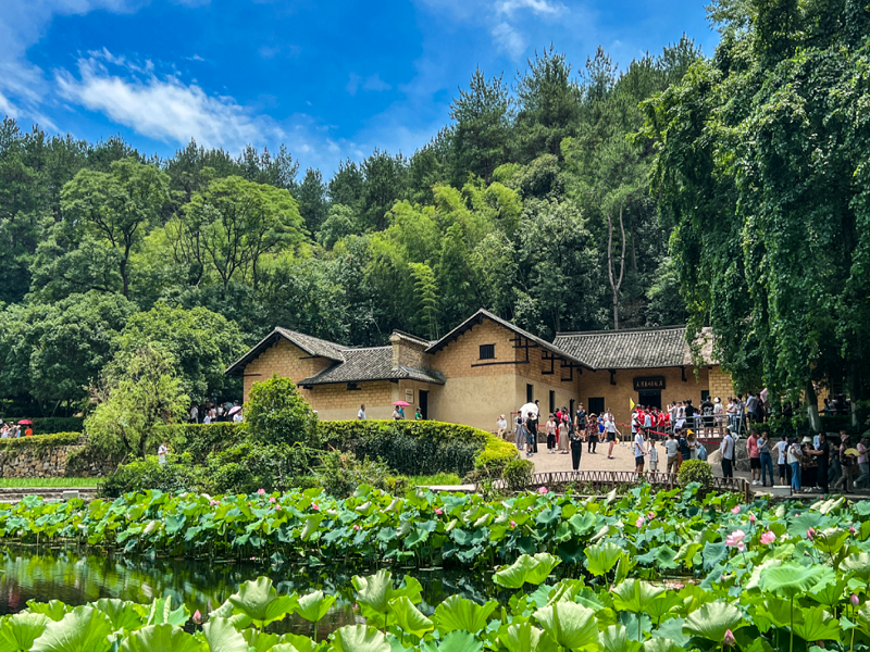 纯臻张家界6日游【长沙•韶山•张家界国家森林公园•袁家界•天门山•黄龙洞•芙蓉镇•凤凰古城•大型民俗歌舞晚会】（长沙进出）