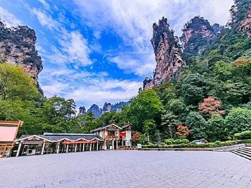 <b> 张家界•黄龙洞•天门山（玻璃栈道）双飞4日游</b>