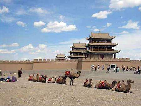 <b>【驼铃悠悠话甘青】 南宁-兰州/西宁、雷台公园、张掖七彩丹霞、大地之子、莫高窟、鸣沙山· 月牙泉、黑独山、翡翠湖、茶卡盐湖、青海湖二郎剑、塔尔寺双飞8日游</b>