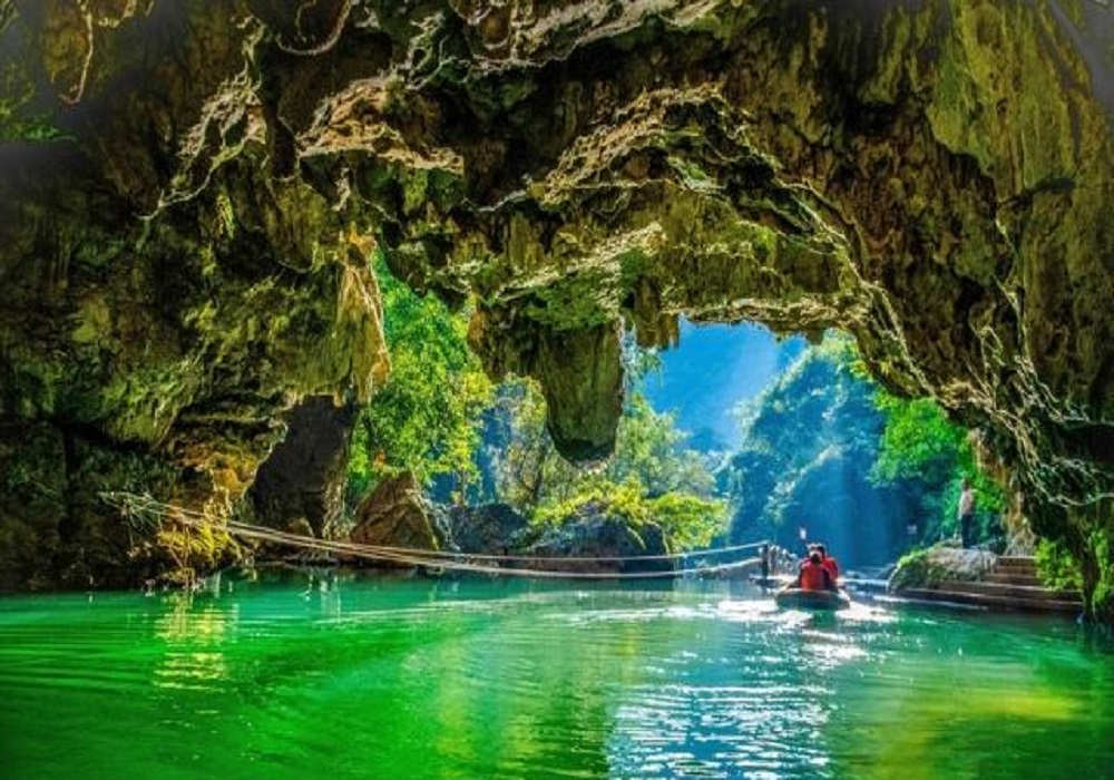 德天跨国瀑布•古龙山峡谷漂流•巴马长寿村 3天2晚品质游【无购物店】