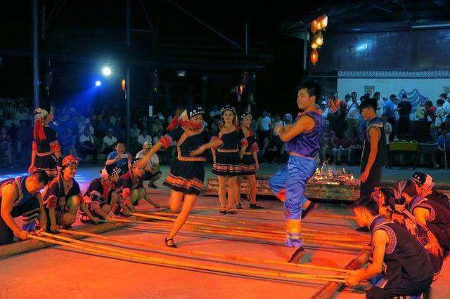 德天跨国瀑布•明仕田园•古龙山峡谷漂流•巴马长寿村•长桌宴•篝火晚会 3天2晚纯玩游【醉美广西游】