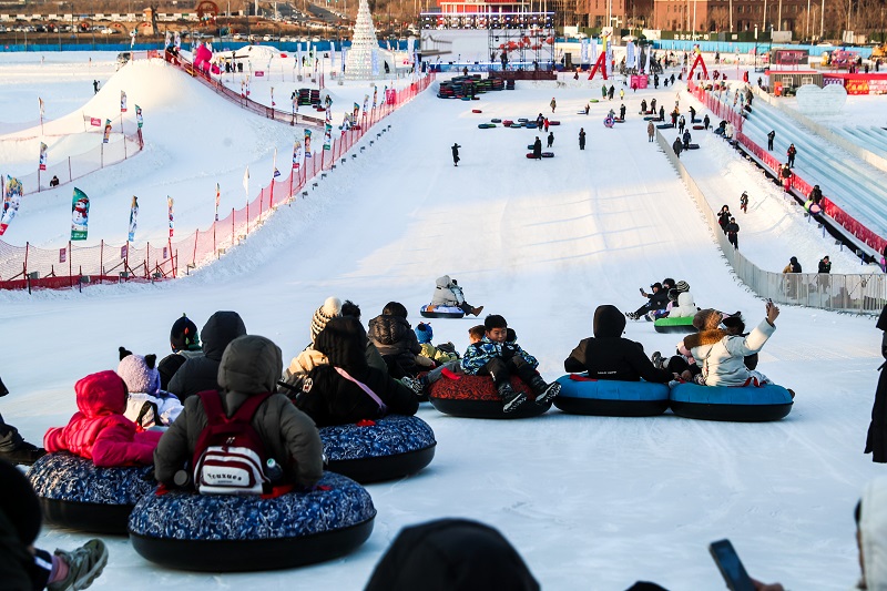 【冰雪奇缘】哈尔滨/亚布力/雪乡/冰雪十里画廊双飞六日游