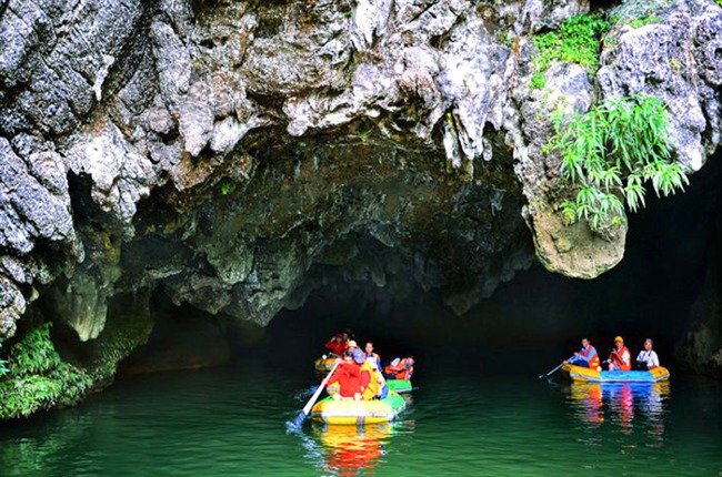 古龙山峡谷漂流