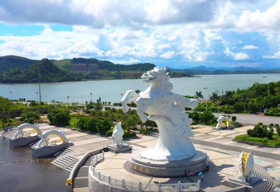 防城港•簕山渔村•西湾广场•金滩•东兴口岸2天1晚游