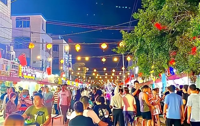 侨港小吃街